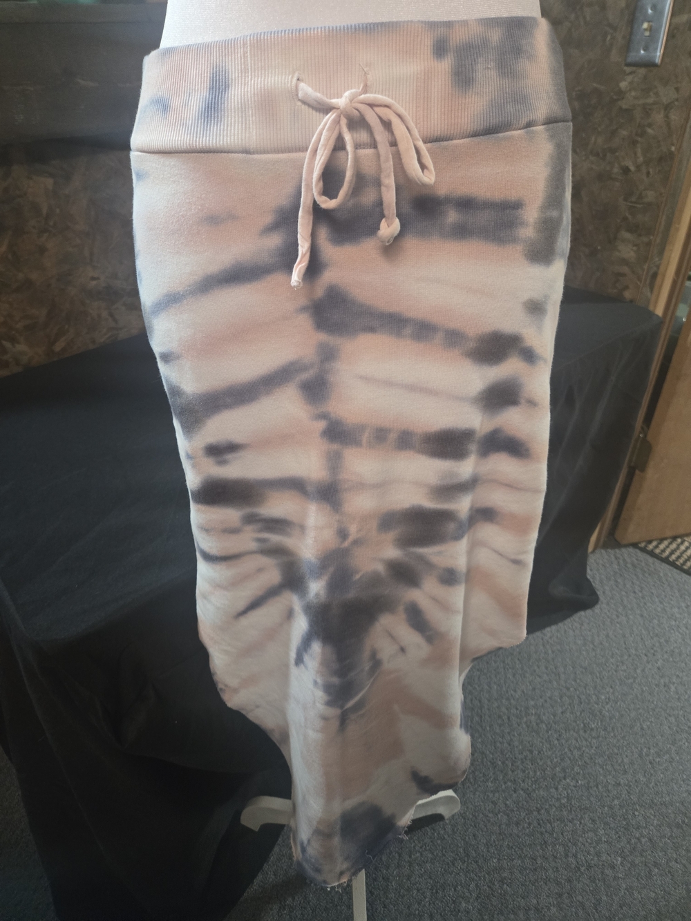 Tie-Dye Drawstring Midi Skirt in Blush & Charcoal